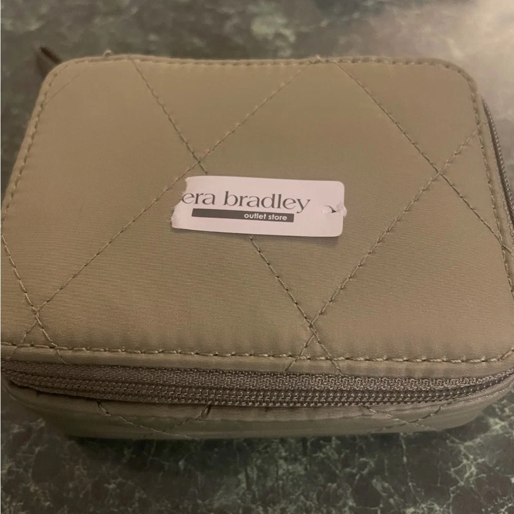 New With Tags…Vera Bradley Essential Travel Pill Case…Deep Lichen Green - Picture 2 of 3